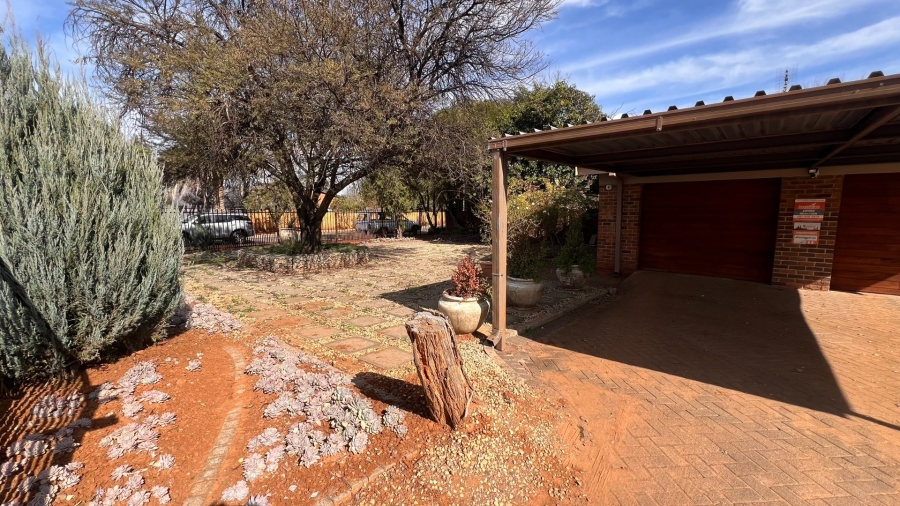 3 Bedroom Property for Sale in Langenhovenpark Free State